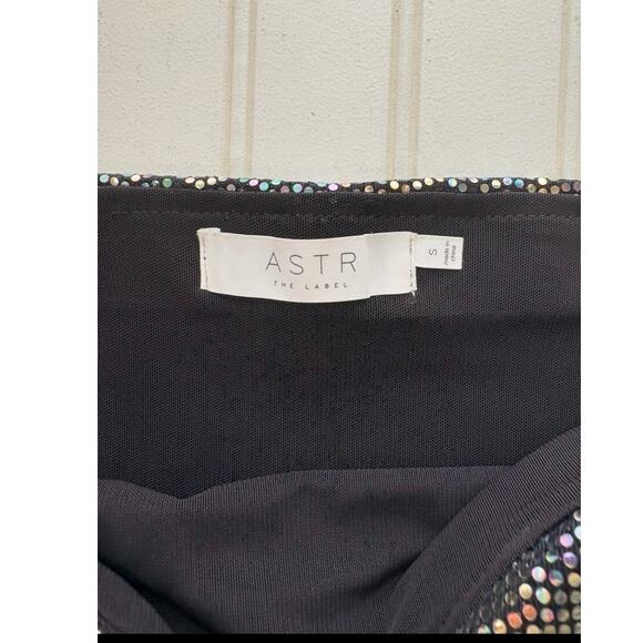 ASTR THE LABEL Layla Metallic Mini Skirt iridescent Sparkle Black Disco - Picture 8 of 8